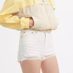 Levi’s High Rise Women’s Shorts NWT Size 24